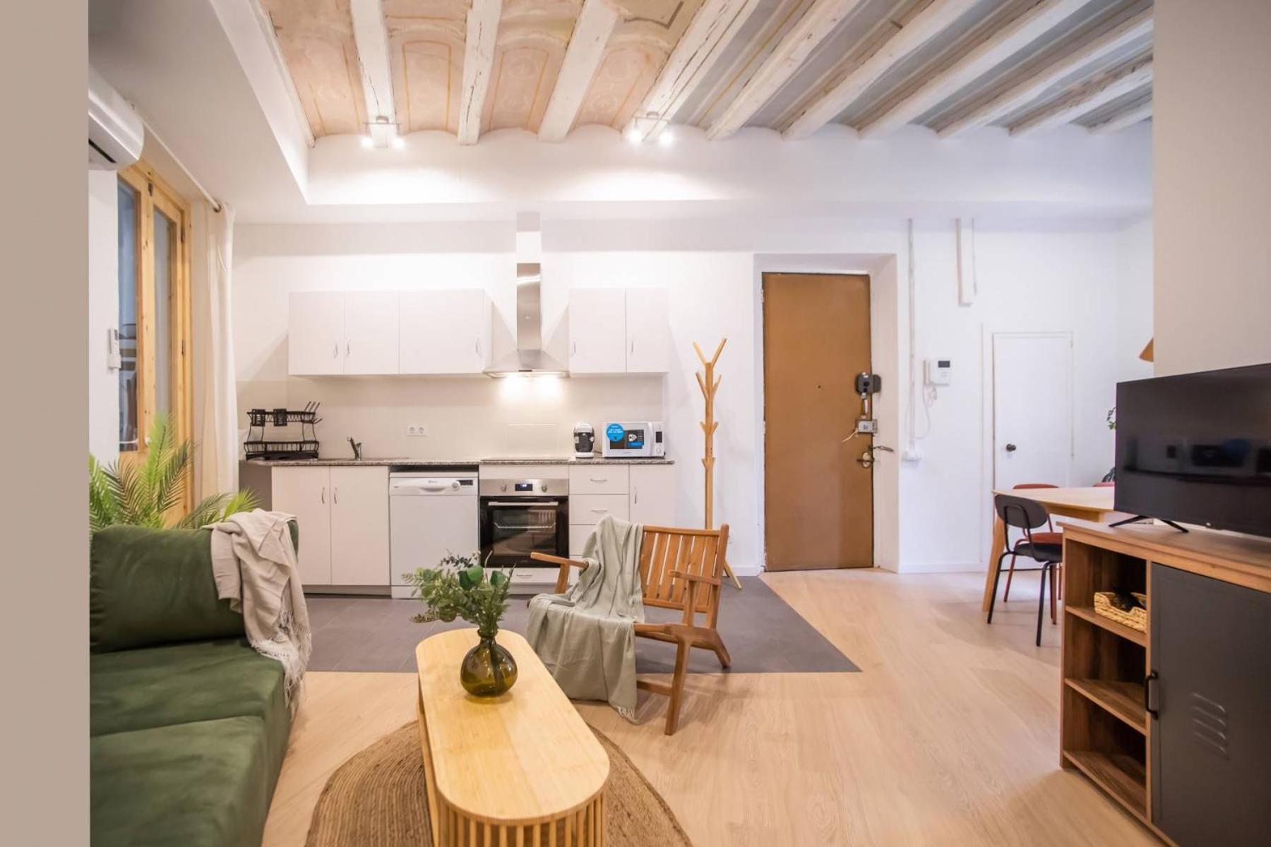 12ara1093- New & Spacious 3br Flat